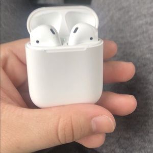 AirPods